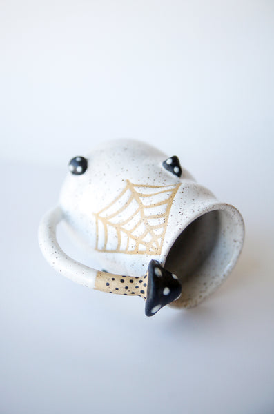 THE SPOOKY MUSHROOM MUG